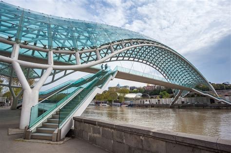 Premium Photo | Bridge of peace in tbilisi, pedestrian bridge over the kura river