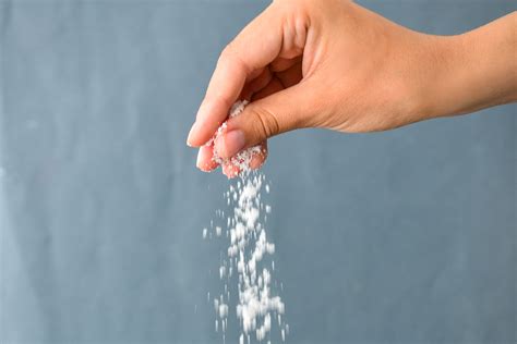 hand-sprinkle-salt - The Salt Association