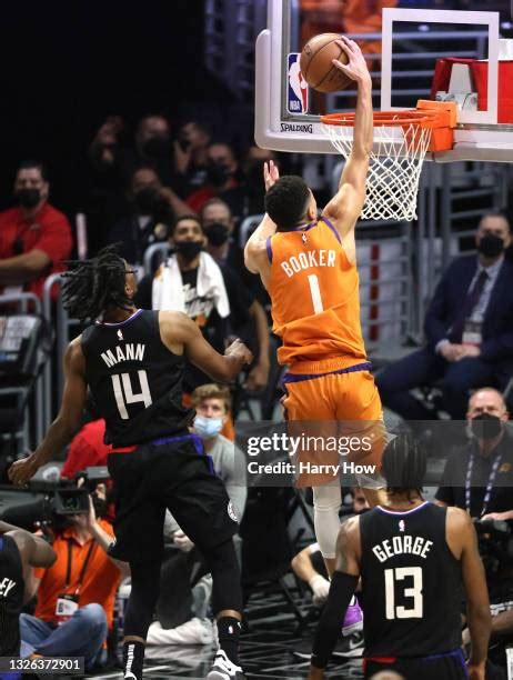 Devin Booker Dunking Photos and Premium High Res Pictures - Getty Images