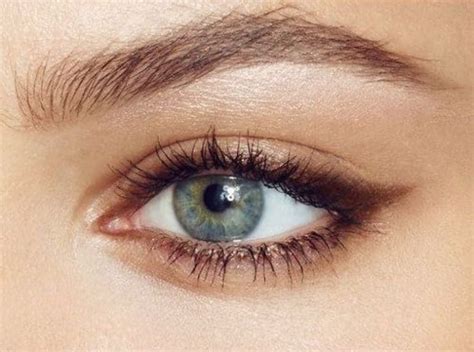 Comment se maquiller après 50 ans ? | Eyeliner for big eyes, Cat eye ...