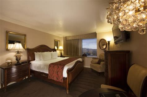 Deluxe Room - Picture of Silver Legacy Resort Casino, Reno - TripAdvisor