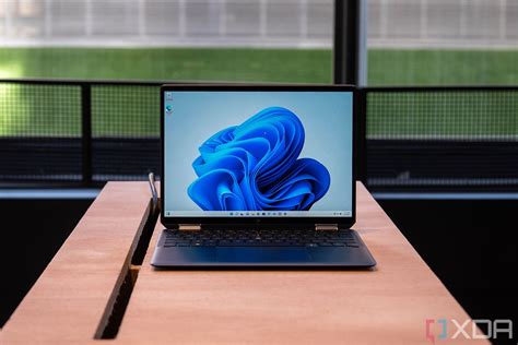 Does the HP Spectre x360 (2022) have a 5G? What about LTE?