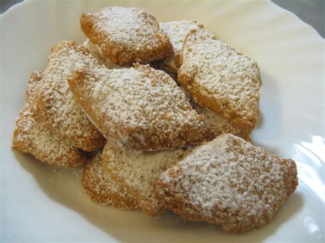 Ricciarelli Recipe: Italian Christmas Treat - BrowsingRome