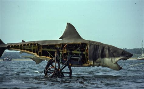 Jaws (1975) - Review | Mana Pop