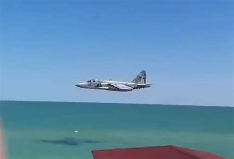 Ukrainian Su-25 Frogfoot Jet Flies At Ultra-Low Altitude Over The Sea Of Azov - The Aviationist