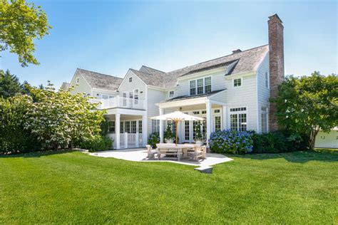 Alec Baldwin Stars in Real Estate Video for Hamptons Mansion as He ...