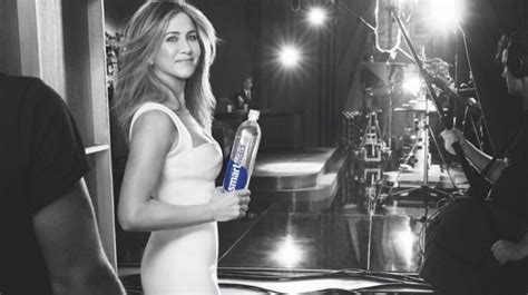 Jennifer Aniston stars in Smartwater 2017 advertising campaign Jennifer ...