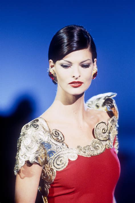 Linda Evangelista / Gianfranco Ferre' Runway Show F/W 1992 | Linda evangelista, Fashion, 90s ...