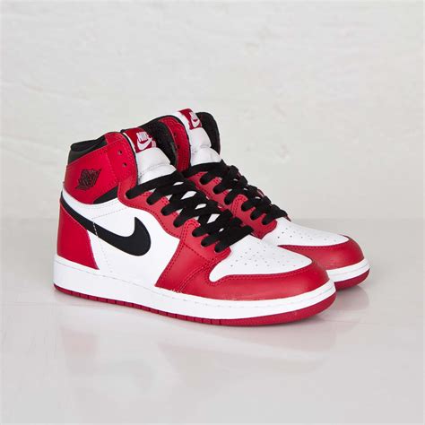 Jordan Brand Air Jordan 1 Retro High OG (GS) - 575441-101 - Sneakersnstuff | sneakers ...