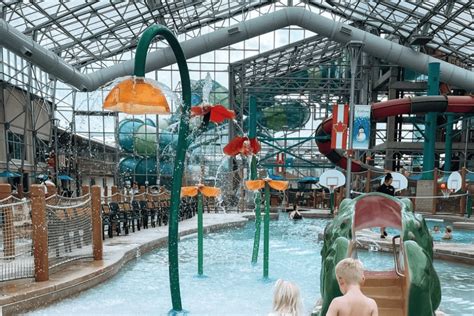 10 Splash Worthy Indoor Waterparks in Michigan