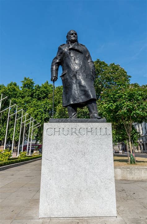 Winston Churchill Statue in Parliament Square Editorial Photography ...