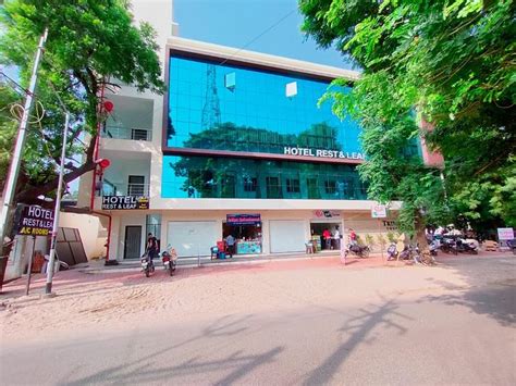 HOTEL REST AND LEAF - Prices & Lodging Reviews (Anand, Gujarat, India)