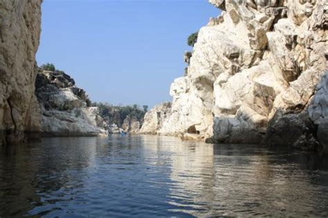 marble 'rocks'!! - Picture of Dhuandhar Falls, Jabalpur - TripAdvisor