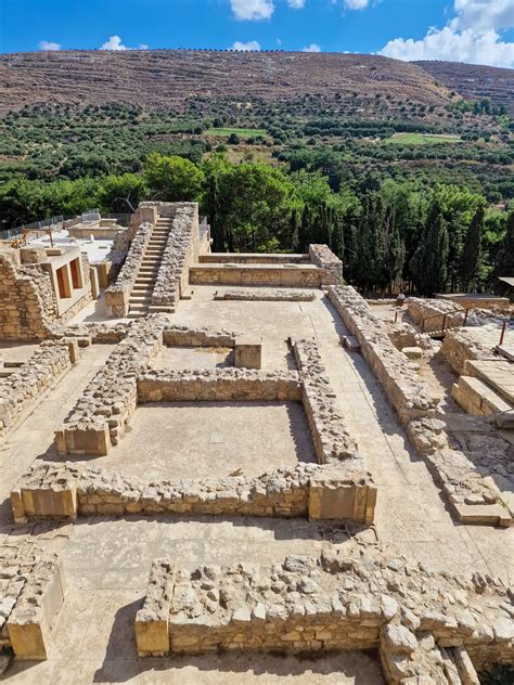 Ariadne’s Labyrinth: Sicily’s Mythical Maze - Manima World