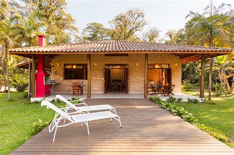 CASA RÚSTICA E COLONIAL | Casas de fazenda pequenas, Casas de tijolo ecologico, Casas avarandadas