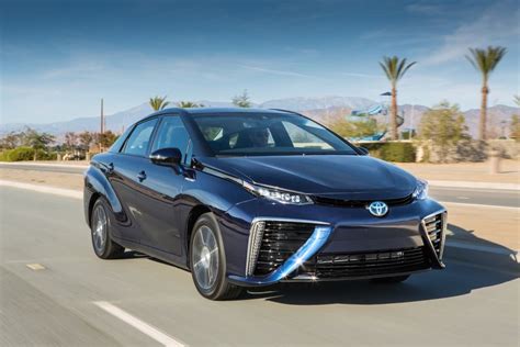 Toyota Mirai sets new driving range record for hydrogen fuel-cell ...