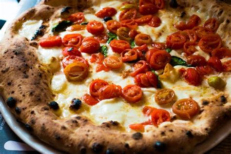 Naples Pizza Guide | The Best Pizza in Naples Italy | 2foodtrippers