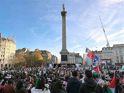 Met Police arrest 4 Palestine protesters running stall in London ...