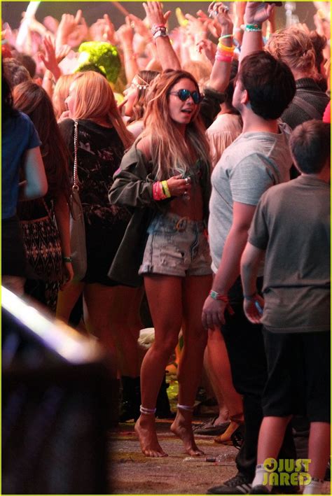 Vanessa Hudgens Sees Hearts While Dancing at Coachella!: Photo 3095751 ...