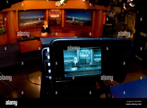 News anchor camera hi-res stock photography and images - Alamy