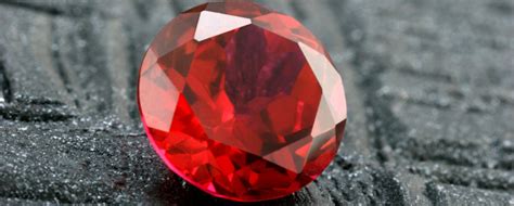 Garnet Vs Ruby: Comparison Guide on Color, Price, Benefits & Meaning