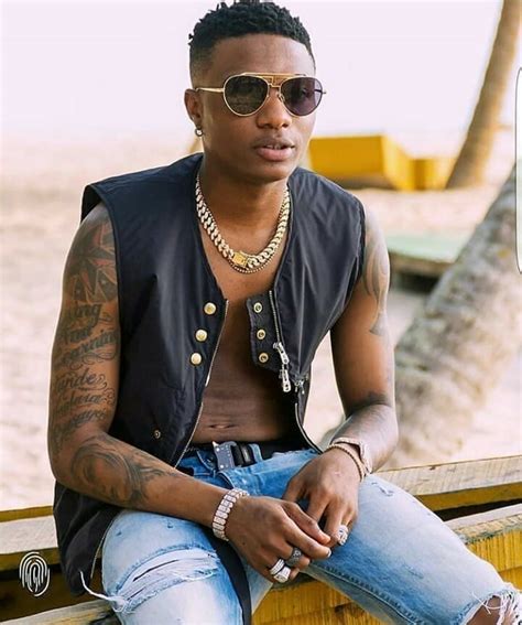 Soundcity panics as Wizkid threatens to go crazy on them