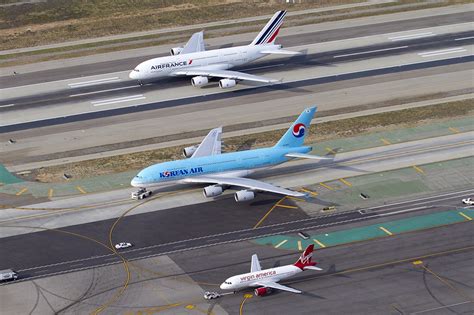 A380-800 of Korean Air and Air France Alongside A320-200 Virgin America ...