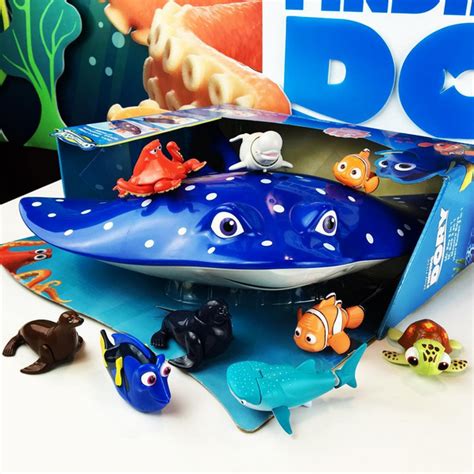 Dan the Pixar Fan: Finding Dory: Mr. Ray Carry Case ("Swigglefish" Collection)