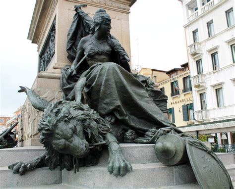 Pin by Nadir Ribeiro Soares Felicio on Arte | Venice, Lion art, Statue