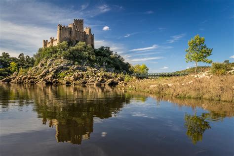 Almourol Castle | Castle, Monument valley, Fantasy adventure