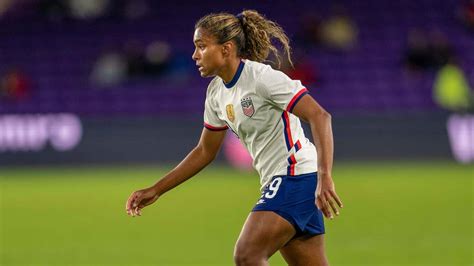 USWNT prospect Catarina Macario makes professional debut with Lyon ...