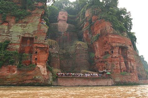 Unique location in Leshan China - Giant Buddha |MyRokan