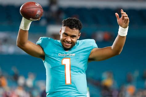 Tua Tagovailoa and his wife Annah Gore's secret wedding surprises NFL fans - Thehiu