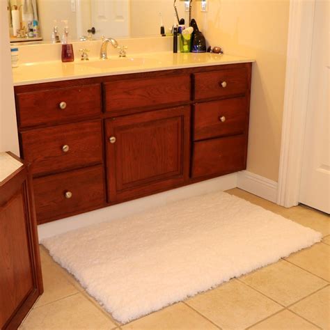 Best Large Bathroom Rugs in 2019 Reviews - Buyer's Guide