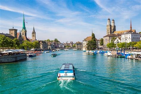 Zurich Small-Group Guided Walking Tour with Lake Cruise 2024