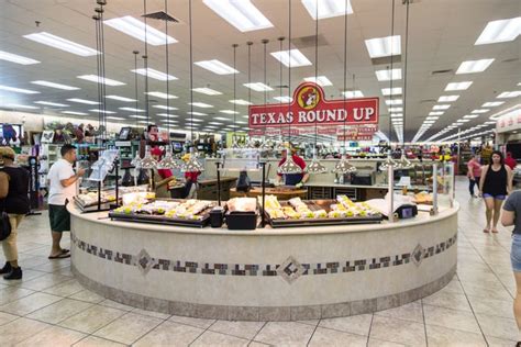 Buc-Ee's Has a Cult Following: Photos, Review - Business Insider