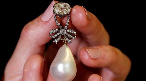 Marie Antoinette’s pearl and diamond pendant sold for $36.4m at Sotheby ...