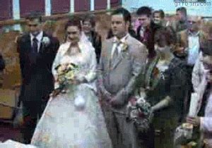 25 Wedding Fail GIFs - Gallery | Wedding fail, Epic fails, Funny gif