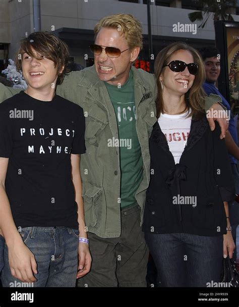 Robert Downey Jr., son Indio and wife Susan arriving at the 'Fred Claus ...