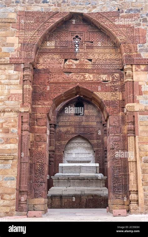 tomb of iltutmish Stock Photo - Alamy