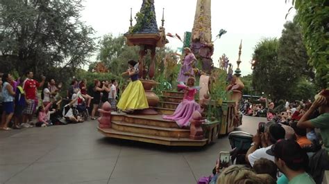 Disney princesses parade at disneyland California June 2013 by keona - YouTube