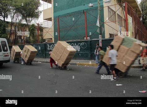 Porters at the Tepito market in Mexico city Stock Photo - Alamy