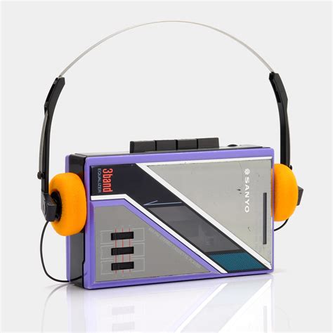 Sanyo 3-Band Portable Cassette Player – Retrospekt