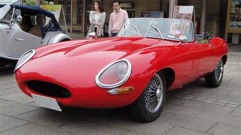 Spotted in Japan: An E-Type Jaguar *REPLICA* (badged as E2A) - YouTube