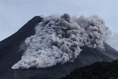 Indonesia's Mount Merapi volcano erupts, spews clouds of ash | Reuters