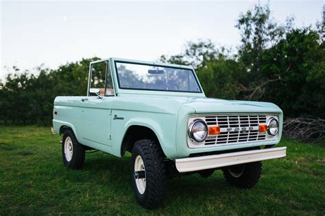 Ford Bronco 1970 Baby Blue - Sport Pics Blog