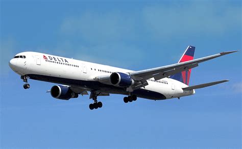 File:Delta Air Lines Boeing 767-400ER N828MH.JPG - Wikipedia, the free ...