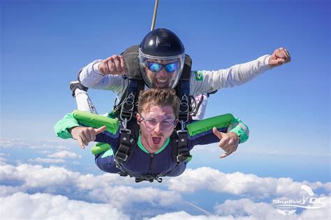 What to Wear Skydiving: All You Need for a Safe & Stylish Jump