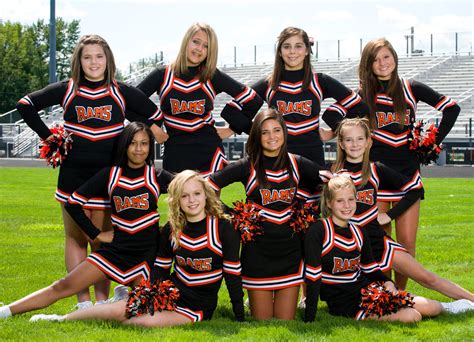 Middle School Cheerleaders 2022