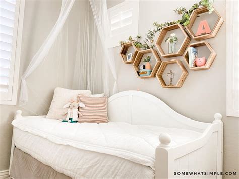 Girl Bedroom Ideas For Small Rooms On A Budget | www.resnooze.com